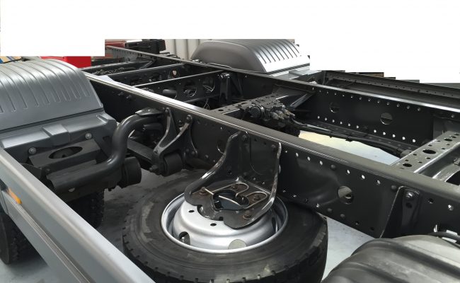 Preparation chassis avant pose plateau 6 m Mercedes Atego 12.22 -1